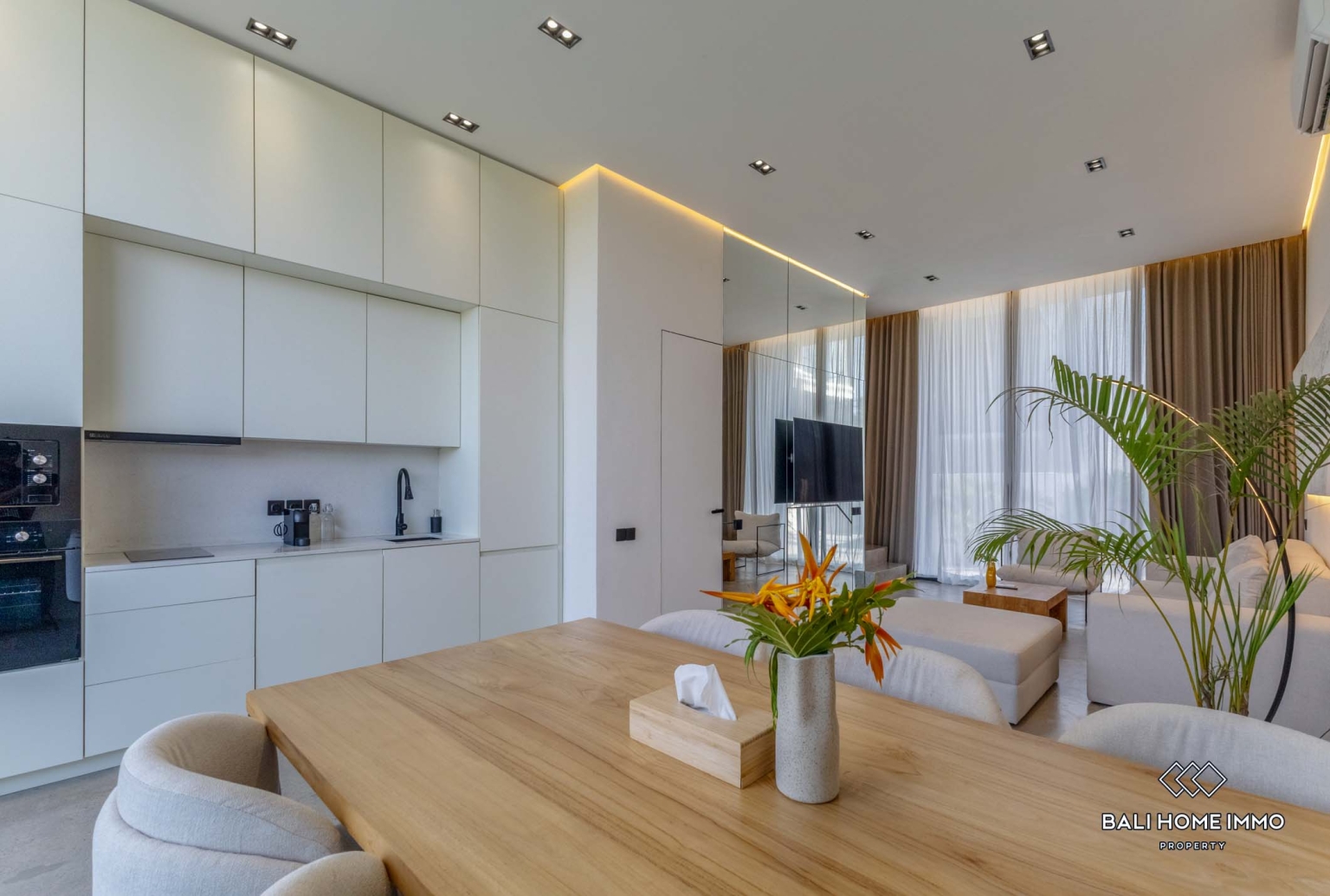 beautiful 2 Bedrooms private villa inside a villa complex for monthly rental in Canggu Berawa view 14