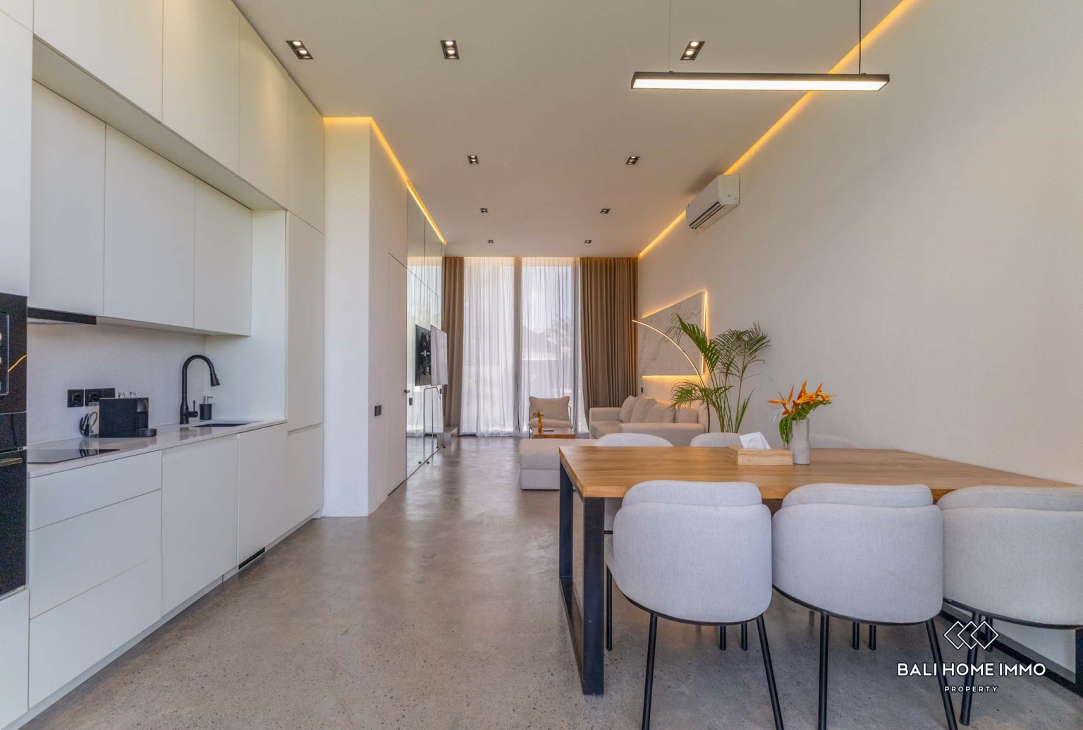 beautiful 2 Bedrooms private villa inside a villa complex for monthly rental in Canggu Berawa view 15