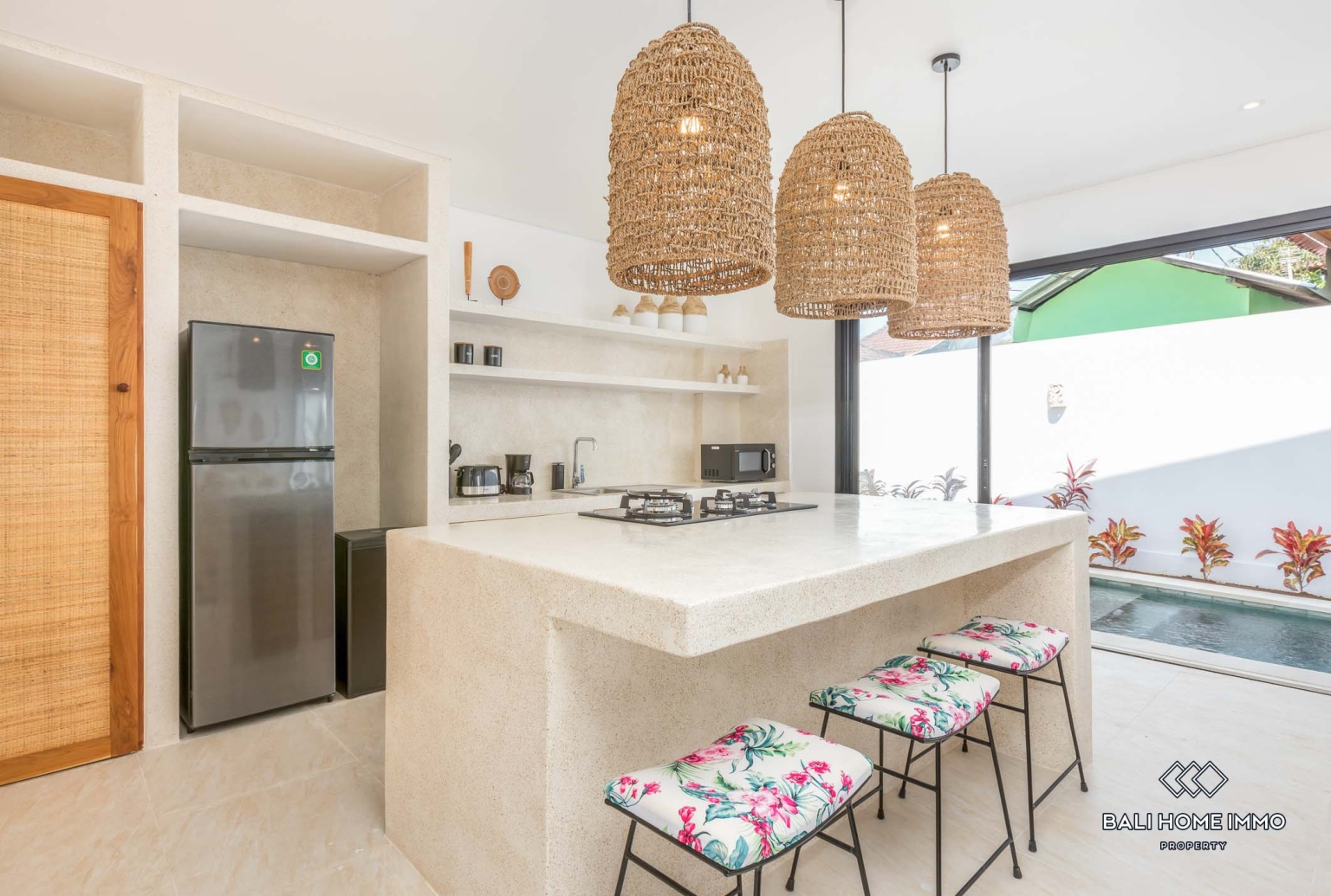 Villa 2 Kamar yang Indah Dijual di Kawasan Perumahan Kerobokan Bali view 9