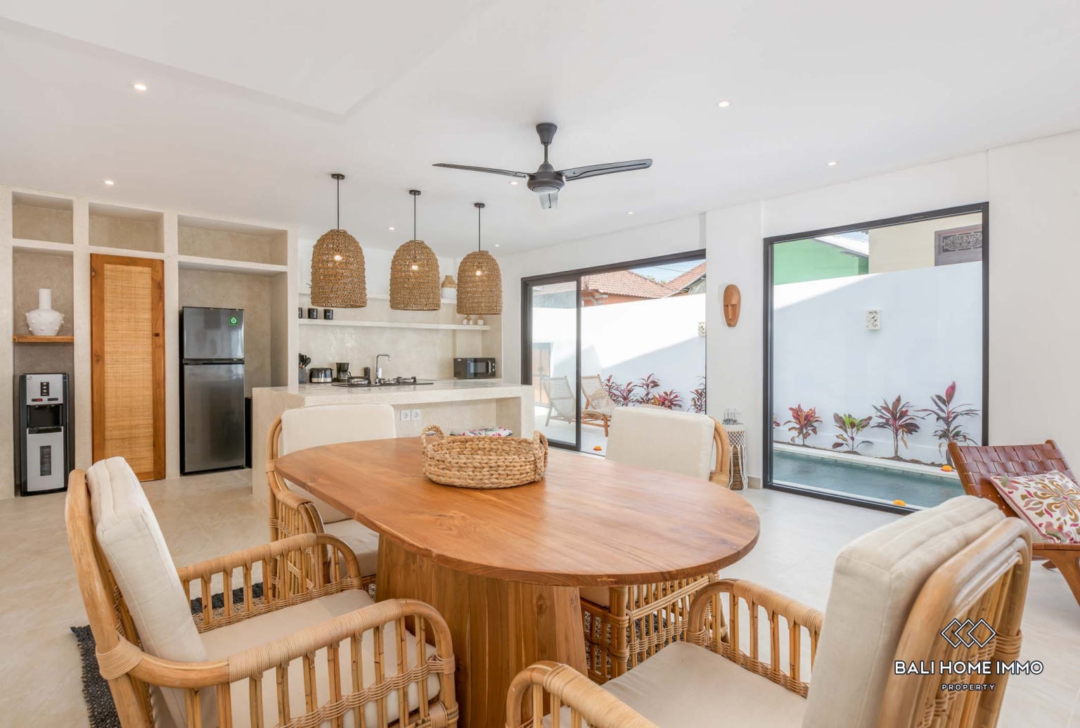 Villa 2 Kamar yang Indah Dijual di Kawasan Perumahan Kerobokan Bali view 7