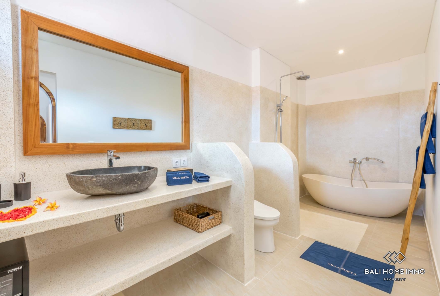 Villa 2 Kamar yang Indah Dijual di Kawasan Perumahan Kerobokan Bali view 24