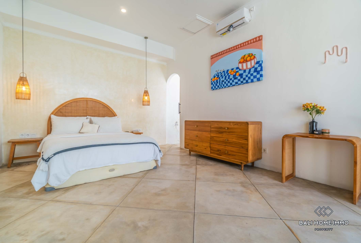 Beautiful 2 Bedrooms villa for sale leasehold in the heart of Berawa, Bali Canggu view 5