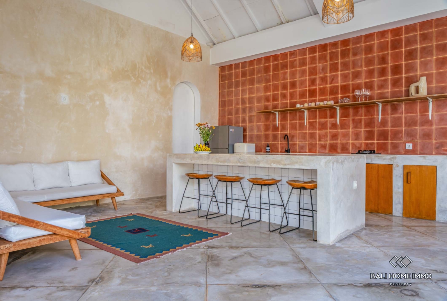 Beautiful 2 Bedrooms villa for sale leasehold in the heart of Berawa, Bali Canggu view 2