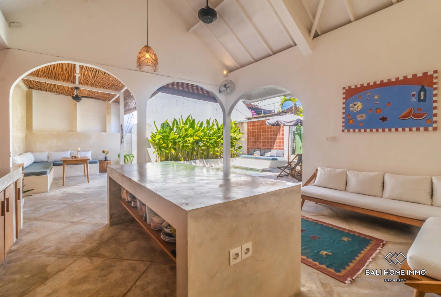 Beautiful 2 Bedrooms villa for sale leasehold in the heart of Berawa, Bali Canggu view 4