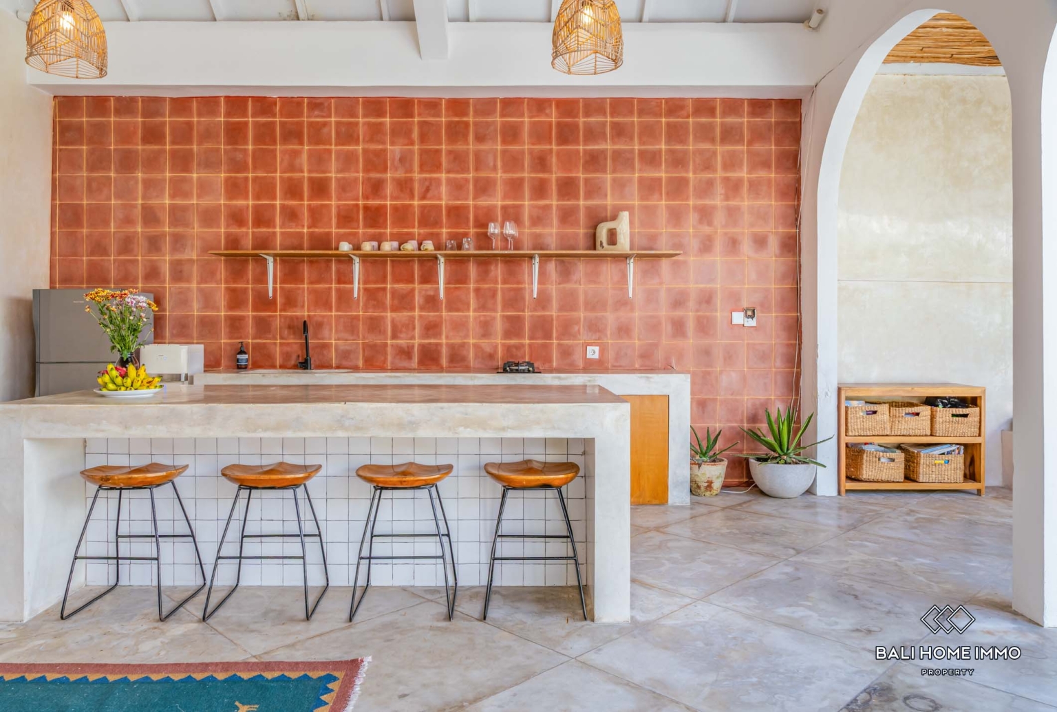 Beautiful 2 Bedrooms villa for sale leasehold in the heart of Berawa, Bali Canggu view 3