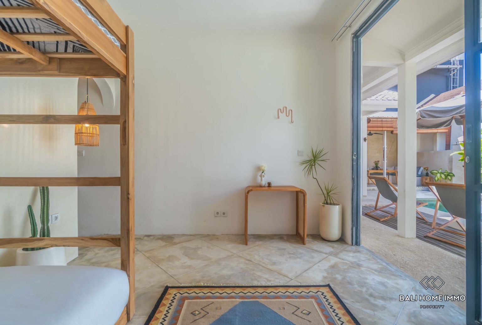 Beautiful 2 Bedrooms villa for sale leasehold in the heart of Berawa, Bali Canggu view 9