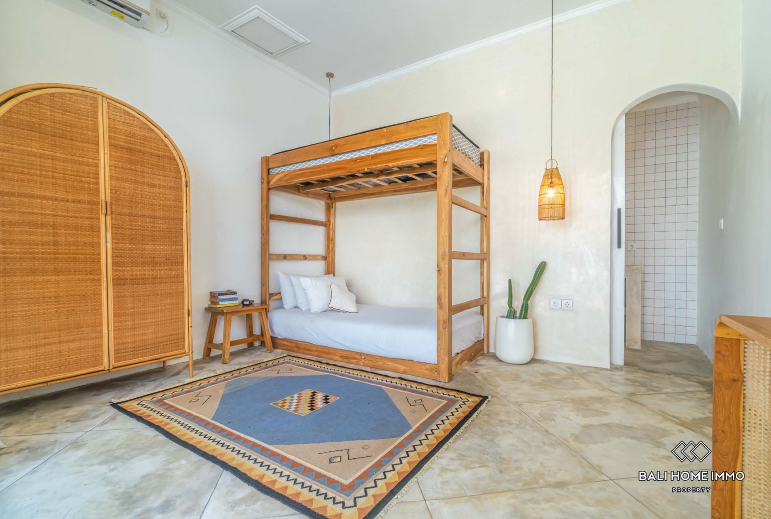 Beautiful 2 Bedrooms villa for sale leasehold in the heart of Berawa, Bali Canggu view 8