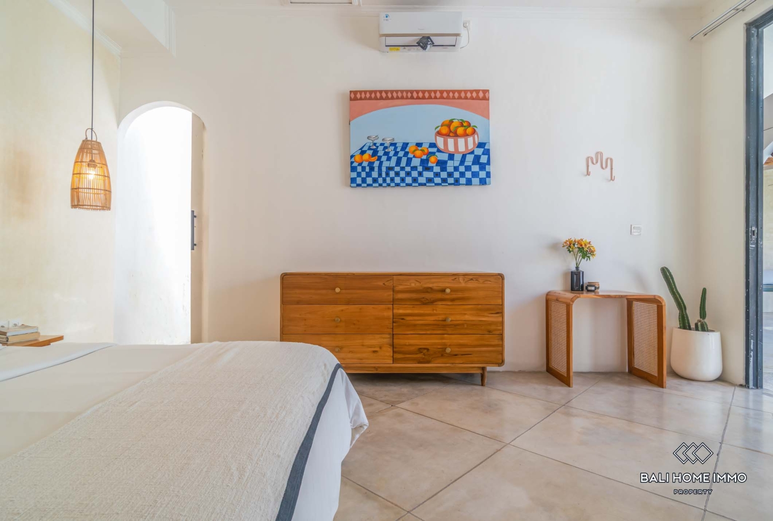 Beautiful 2 Bedrooms villa for sale leasehold in the heart of Berawa, Bali Canggu view 7