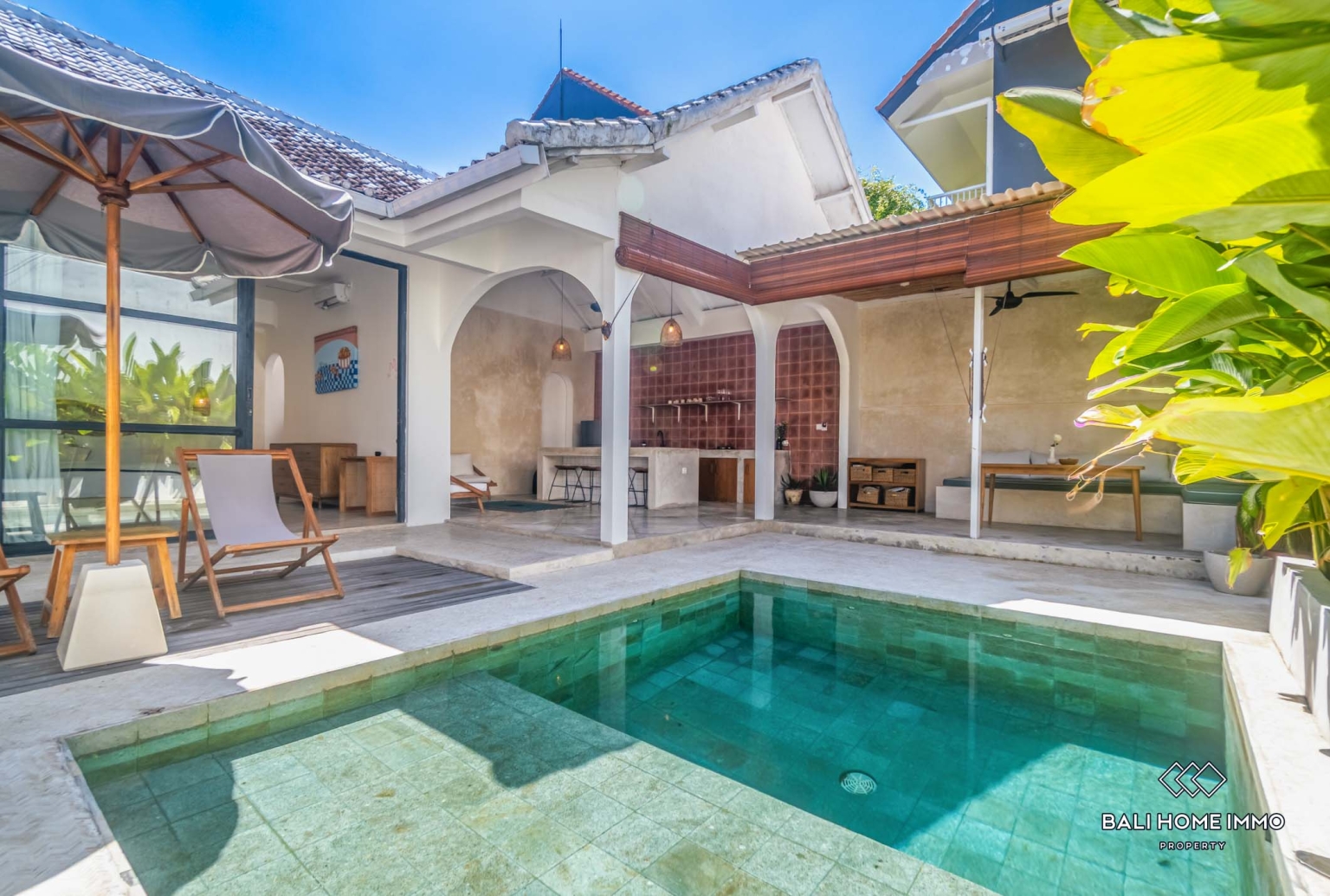 Beautiful 2 Bedrooms villa for sale leasehold in the heart of Berawa, Bali Canggu view 12