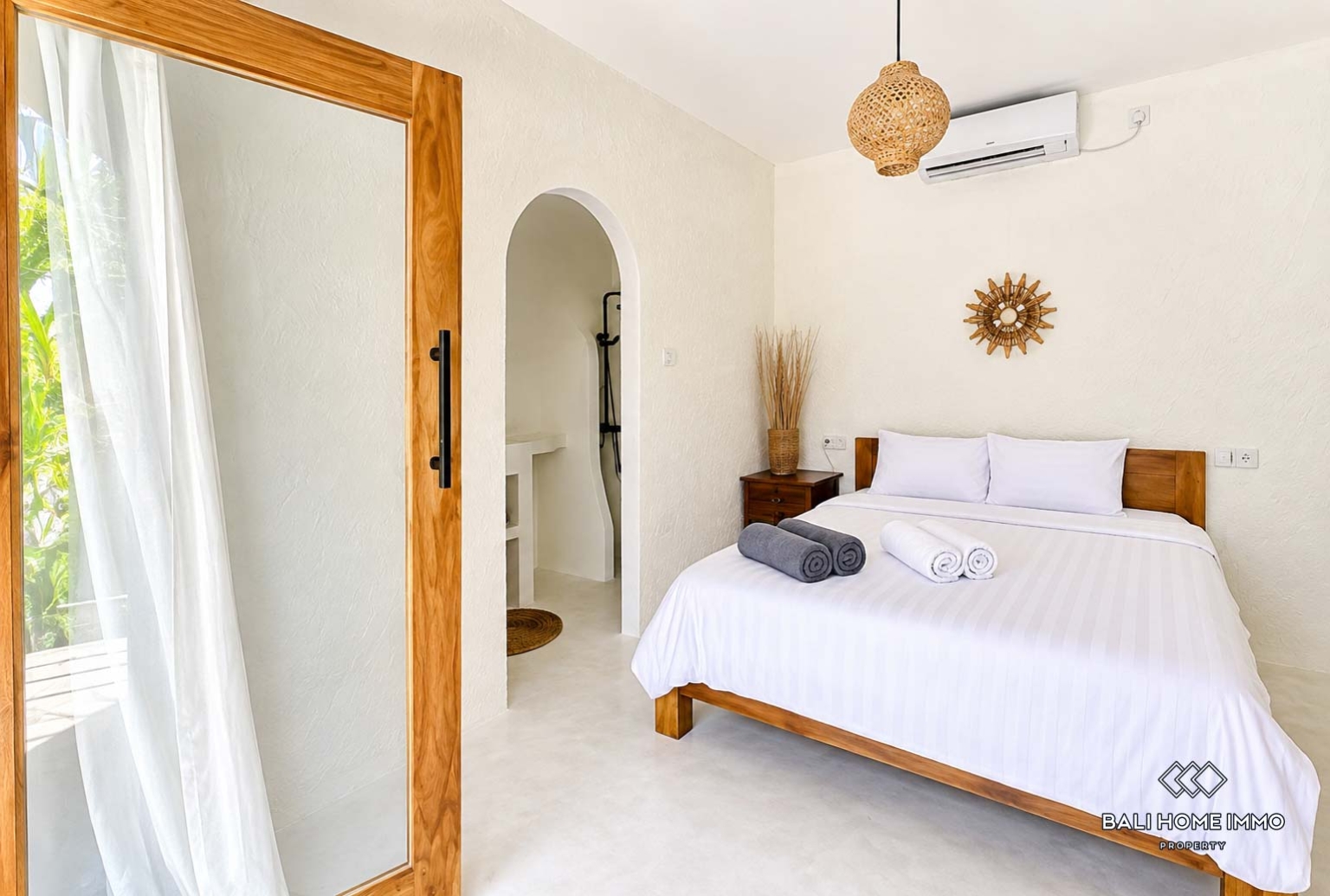 Beautiful 2 Bedrooms villa with garden for yearly rental in Bali, Canggu berawa view 8