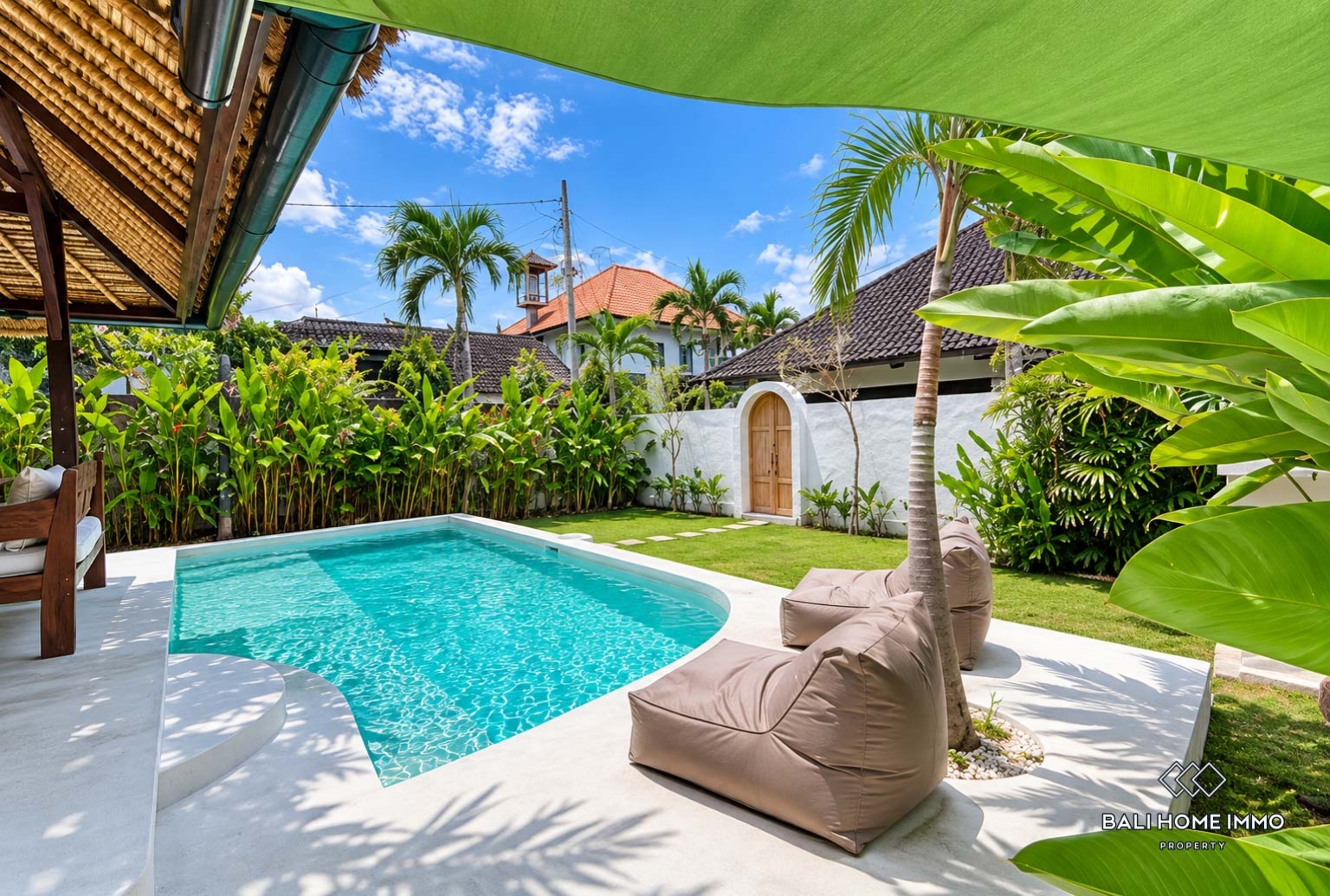 Beautiful 2 Bedrooms villa with garden for yearly rental in Bali, Canggu berawa view 13
