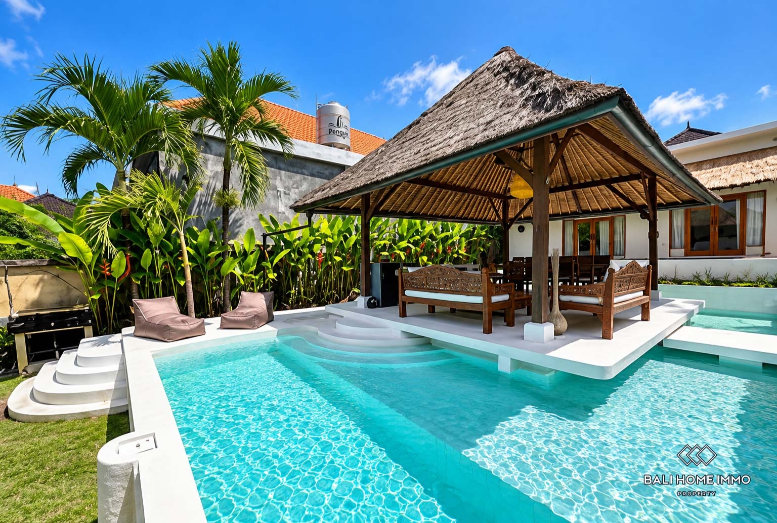 Beautiful 2 Bedrooms villa with garden for yearly rental in Bali, Canggu berawa view 2