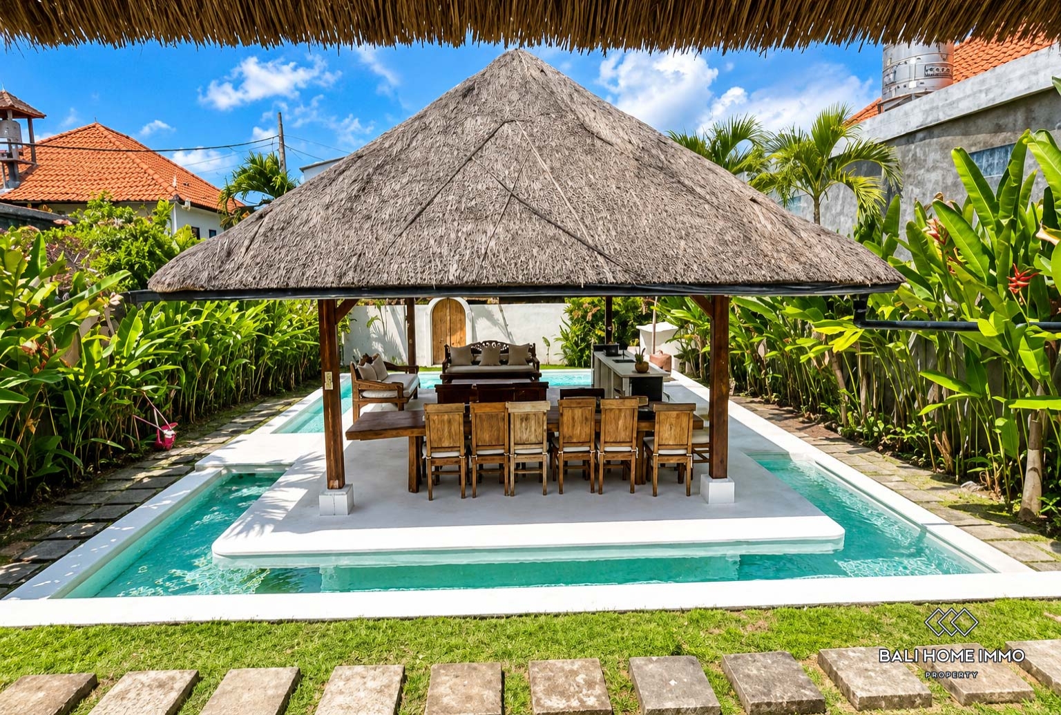 Beautiful 2 Bedrooms villa with garden for yearly rental in Bali, Canggu berawa view 11