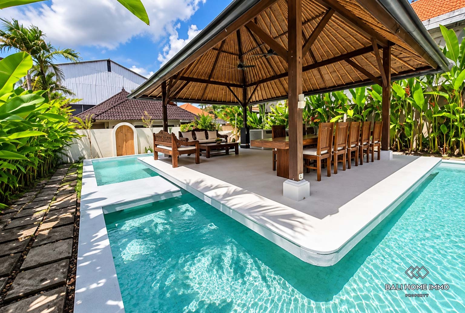 Beautiful 2 Bedrooms villa with garden for yearly rental in Bali, Canggu berawa view 4