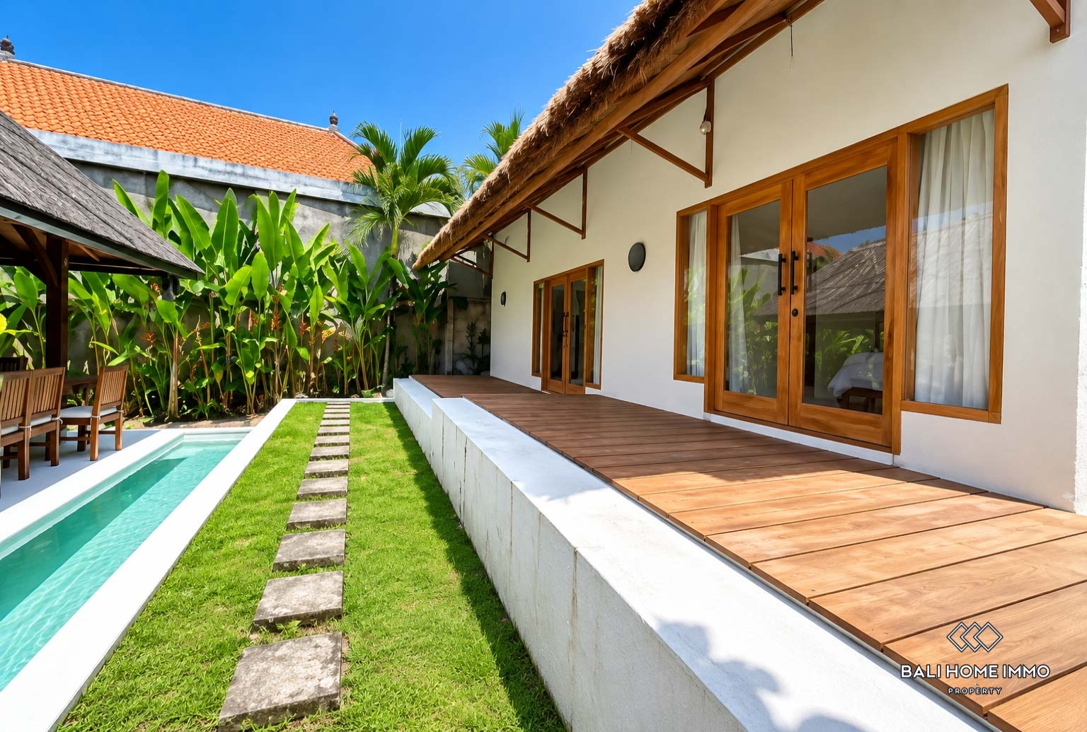 Beautiful 2 Bedrooms villa with garden for yearly rental in Bali, Canggu berawa view 7