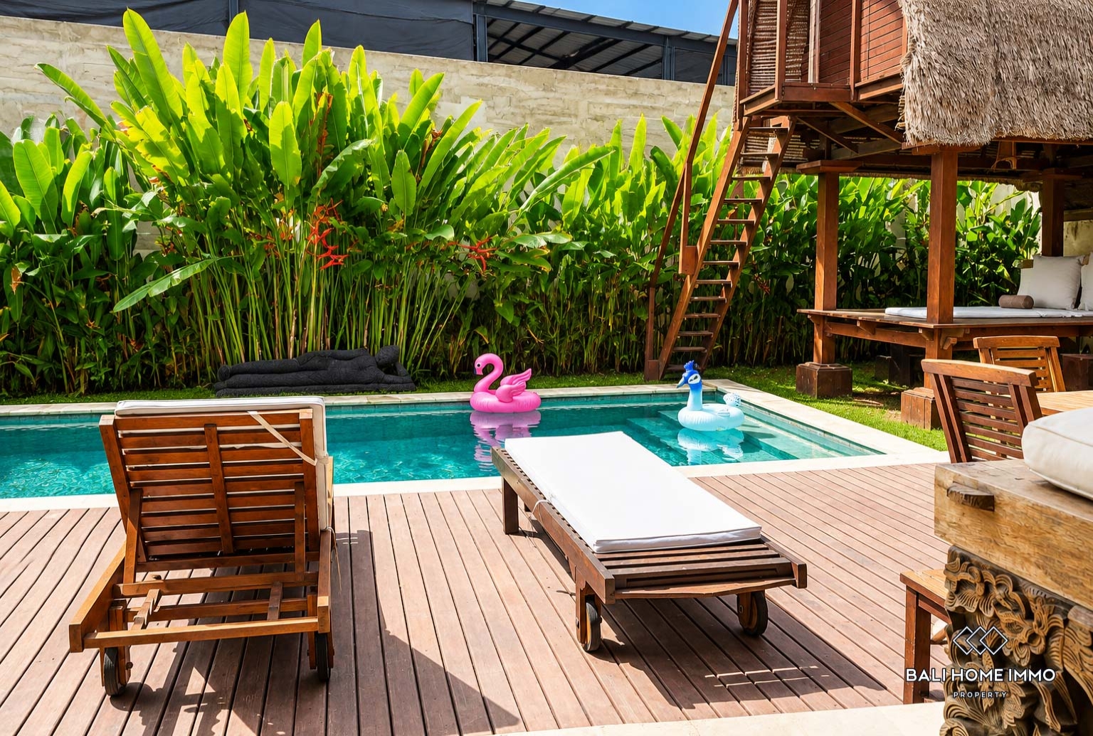 Beautiful 2 Bedrooms villa with Joglo for sale Freehold in Bali, Canggu berawa view 11