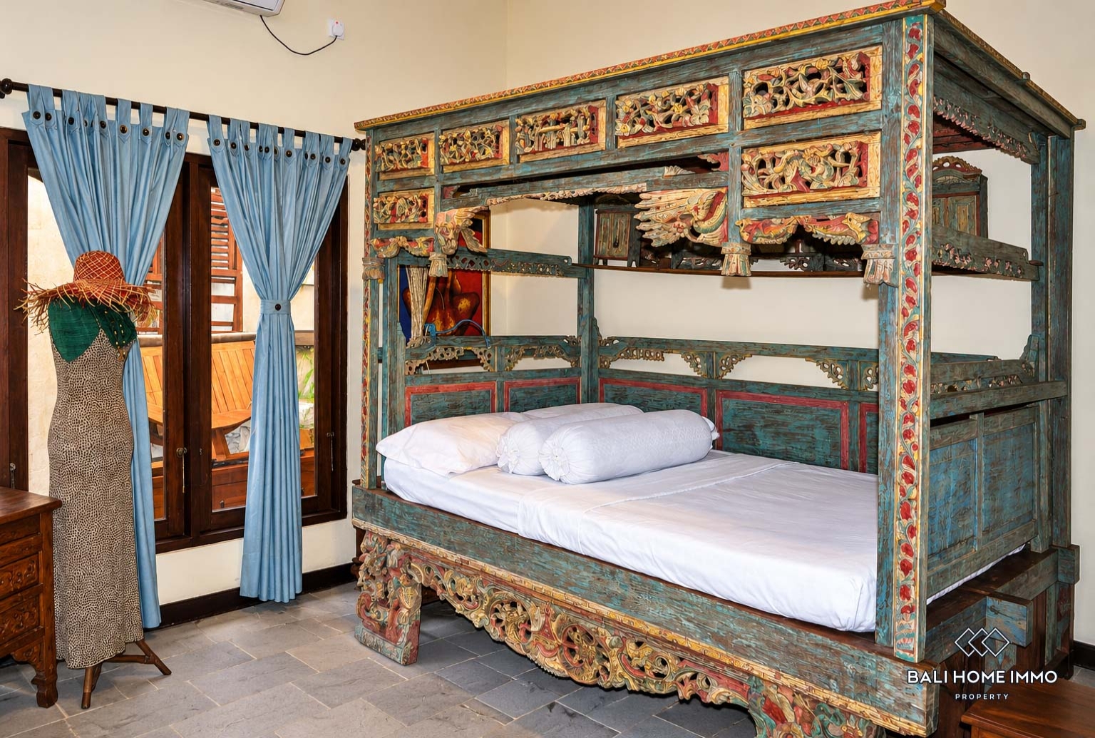 Beautiful 2 Bedrooms villa with Joglo for sale Freehold in Bali, Canggu berawa view 8
