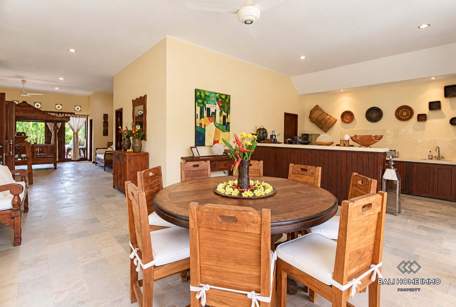 Beautiful 2 Bedrooms villa with Joglo for sale Freehold in Bali, Canggu berawa view 4
