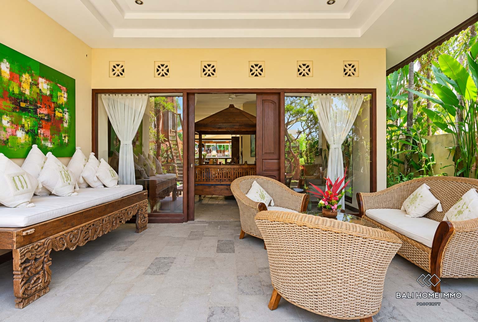 Beautiful 2 Bedrooms villa with Joglo for sale Freehold in Bali, Canggu berawa view 2