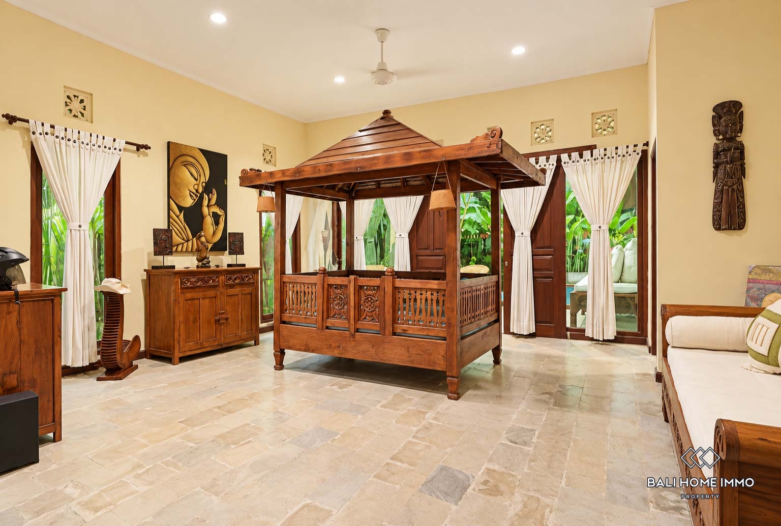 Beautiful 2 Bedrooms villa with Joglo for sale Freehold in Bali, Canggu berawa view 5
