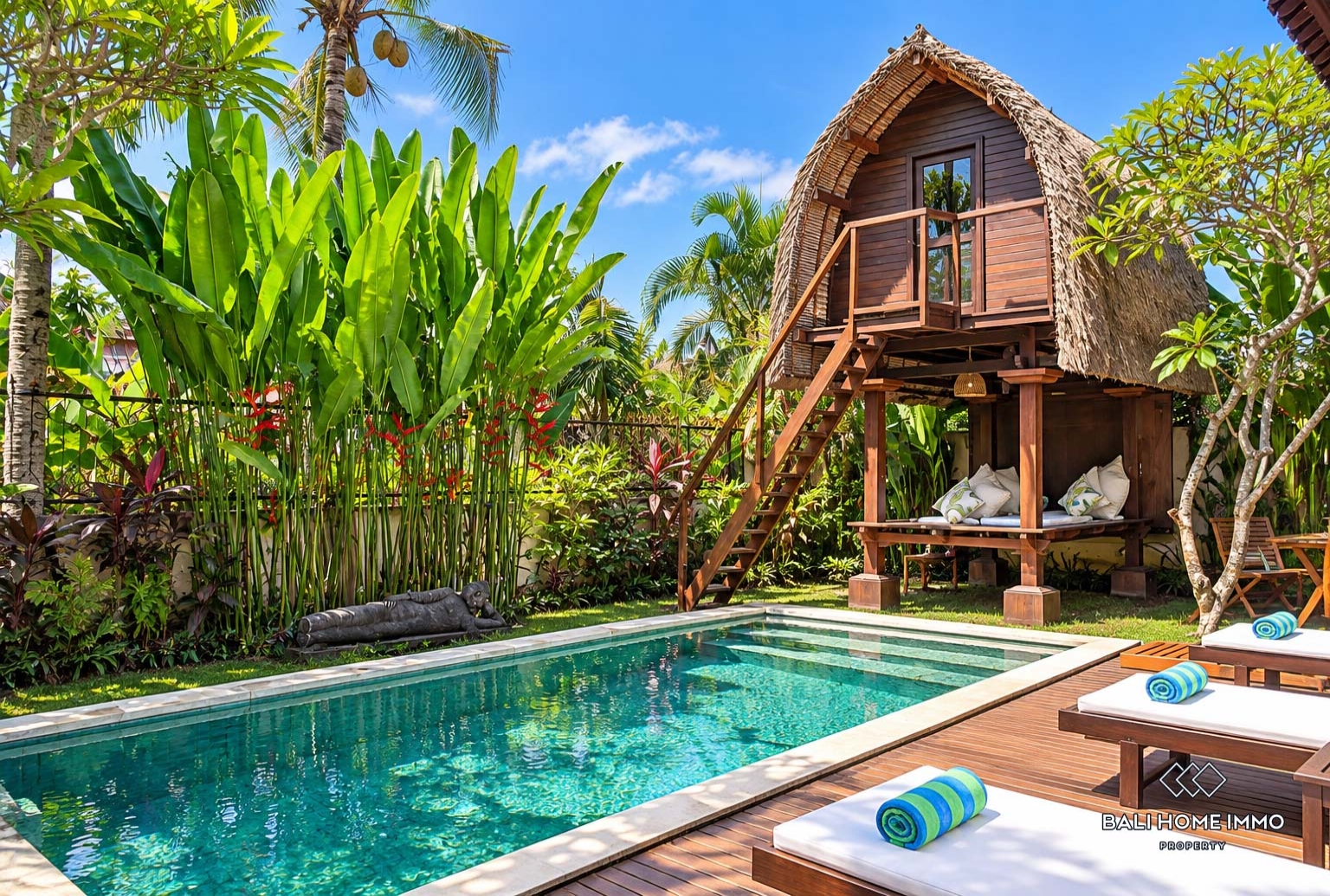 Beautiful 2 Bedrooms villa with Joglo for sale Freehold in Bali, Canggu berawa view 14