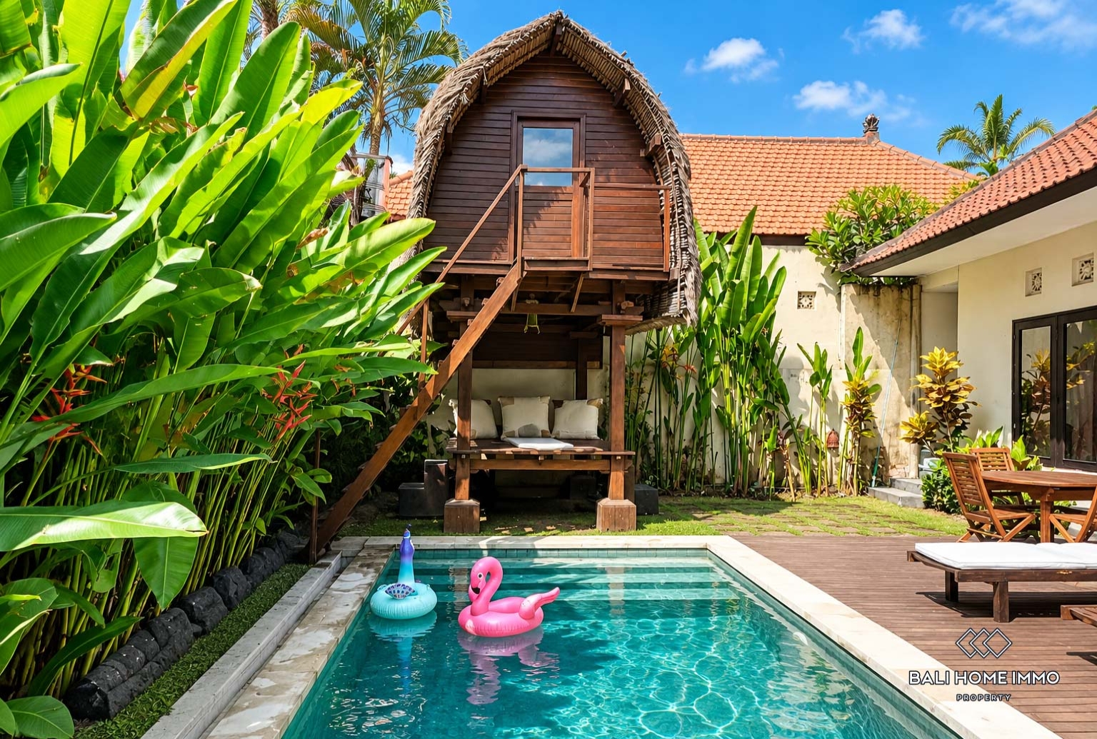 Beautiful 2 Bedrooms villa with Joglo for sale Freehold in Bali, Canggu berawa view 13