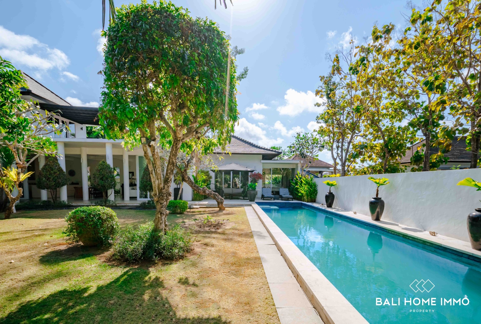 Villa 4 Kamar yang Indah Dijual dengan Status Hak Milik di Jimbaran view 4