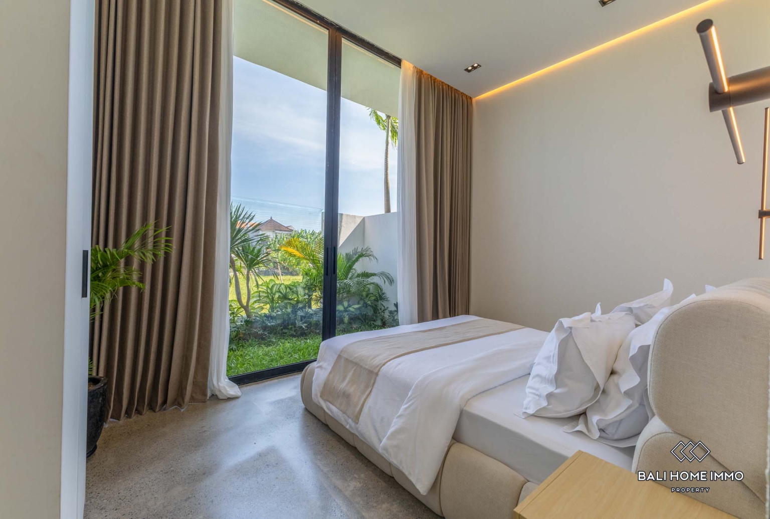 beautiful 3 Bedrooms private villa inside a villa complex for monthly rental in Canggu Berawa view 18