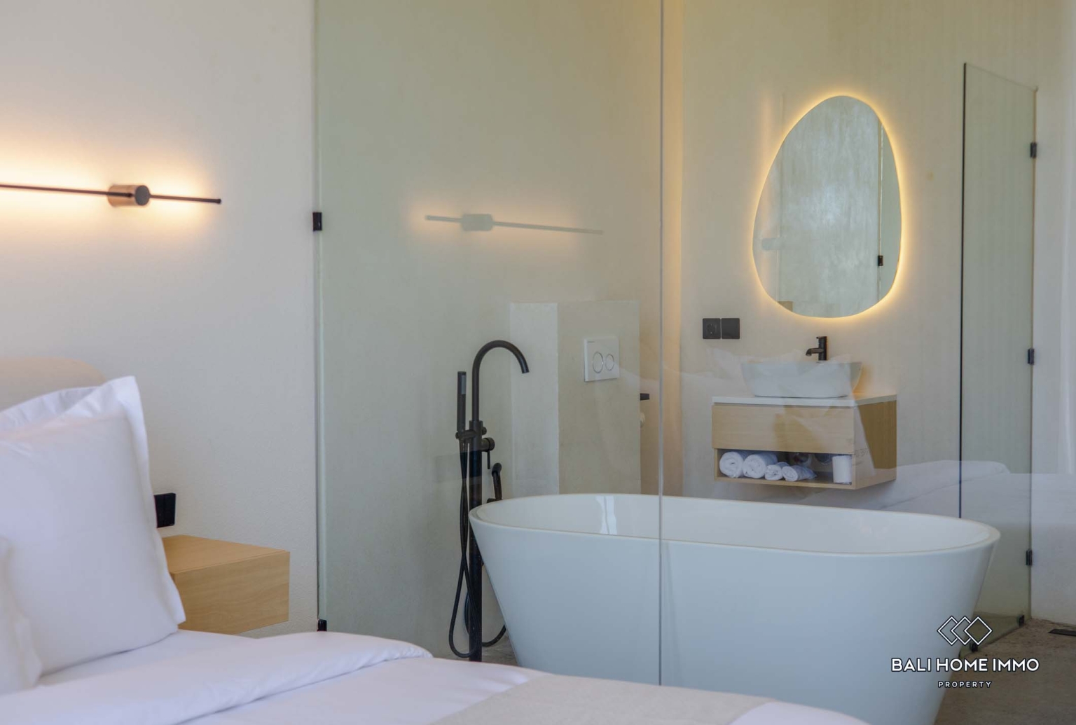 beautiful 3 Bedrooms private villa inside a villa complex for monthly rental in Canggu Berawa view 21