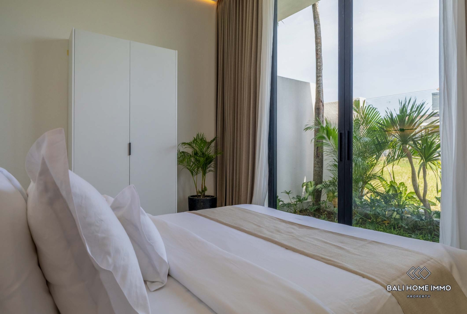 beautiful 3 Bedrooms private villa inside a villa complex for monthly rental in Canggu Berawa view 16