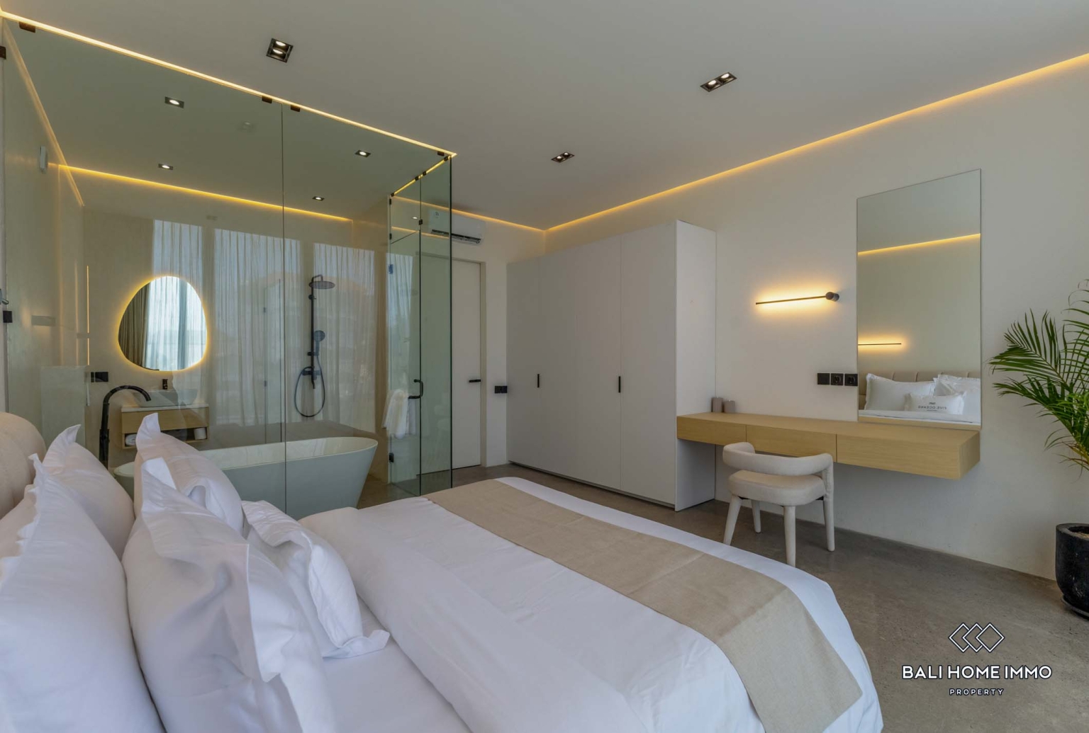 beautiful 3 Bedrooms private villa inside a villa complex for monthly rental in Canggu Berawa view 10