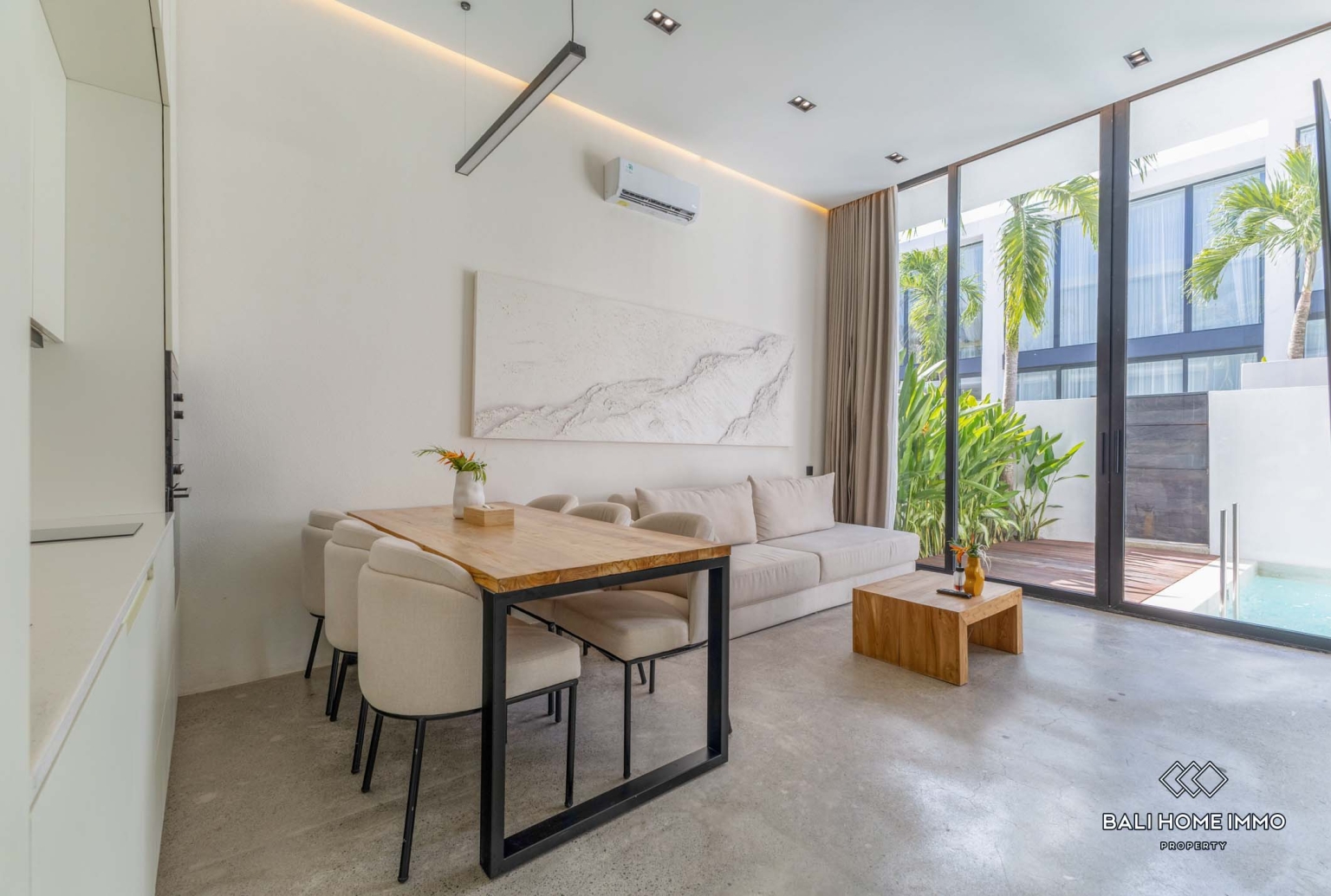 beautiful 3 Bedrooms private villa inside a villa complex for monthly rental in Canggu Berawa view 3