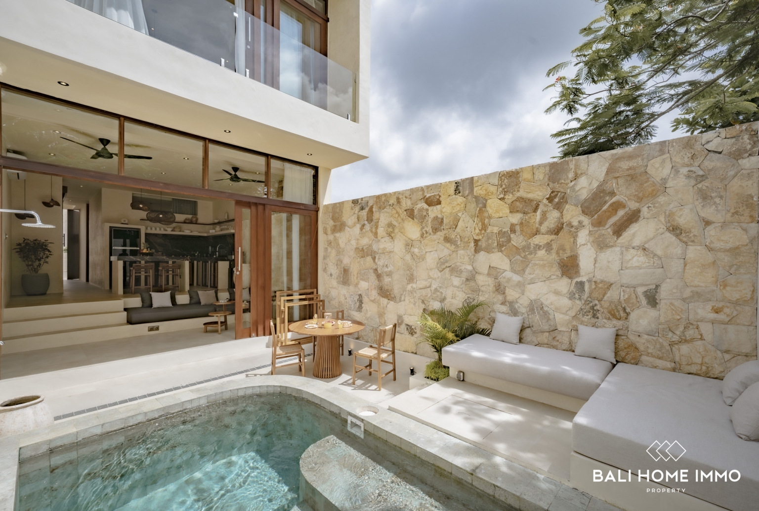 Magnifique villa de 3 chambres à vendre à Uluwatu, près de la plage de Balangan. view 2