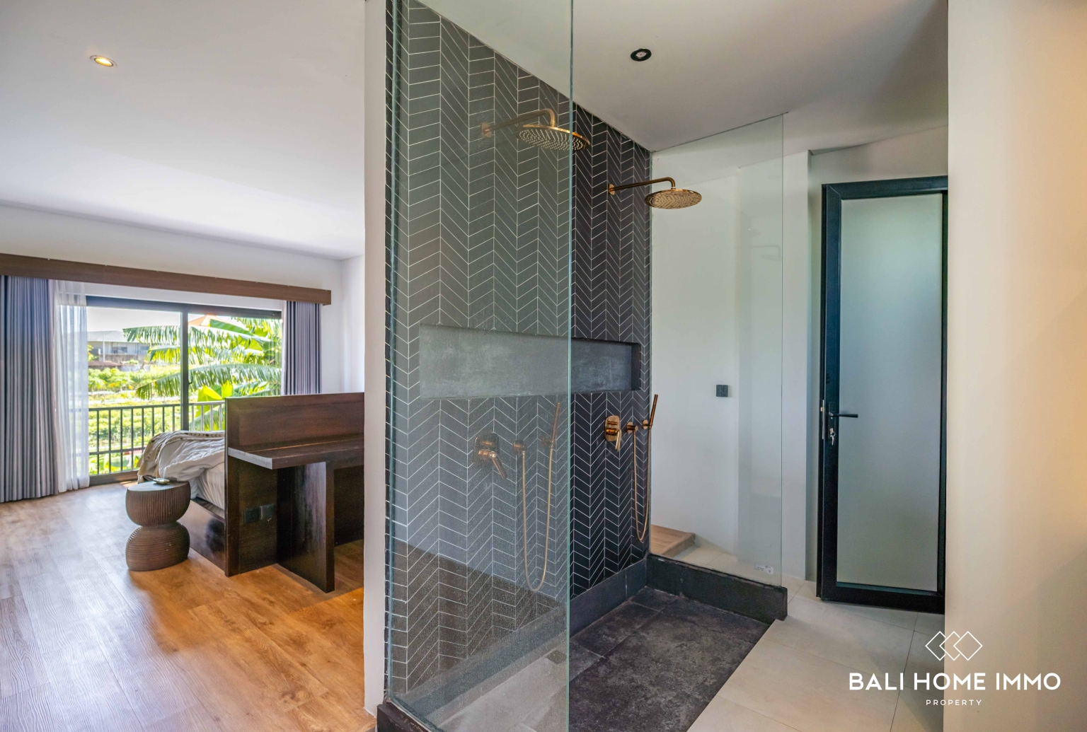 Beautiful 3 bedrooms villa for sale leasehold in Bali Canggu residential side view 19
