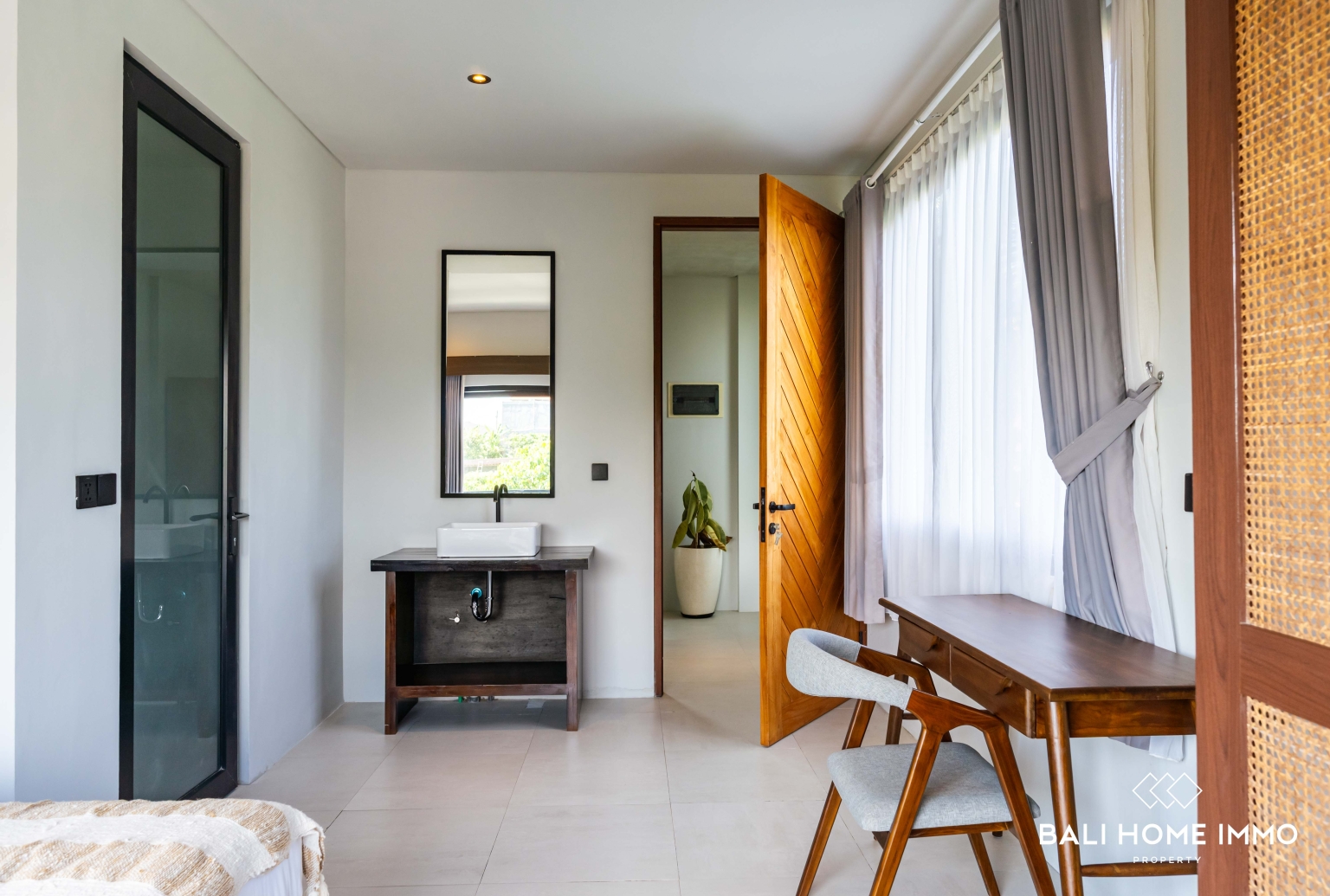 Beautiful 3 bedrooms villa for sale leasehold in Bali Canggu residential side view 18