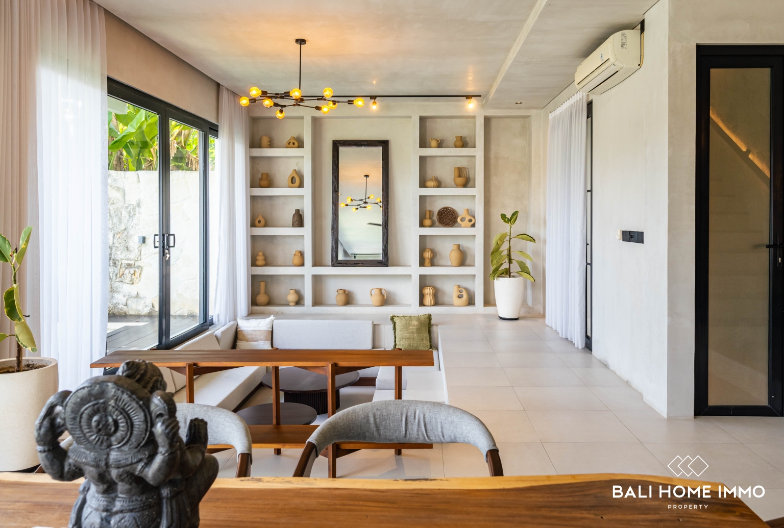 Beautiful 3 bedrooms villa for sale leasehold in Bali Canggu residential side view 8