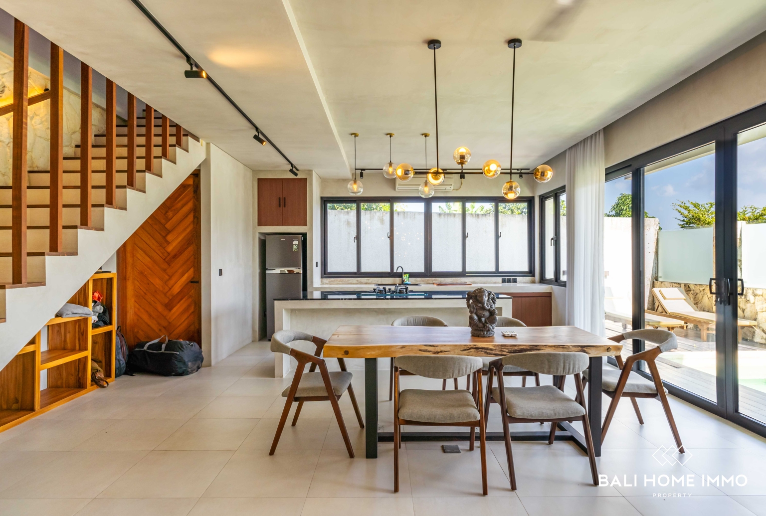 Beautiful 3 bedrooms villa for sale leasehold in Bali Canggu residential side view 12