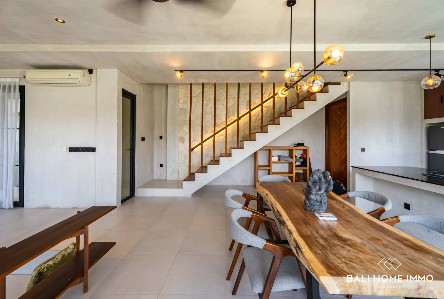 Beautiful 3 bedrooms villa for sale leasehold in Bali Canggu residential side view 9