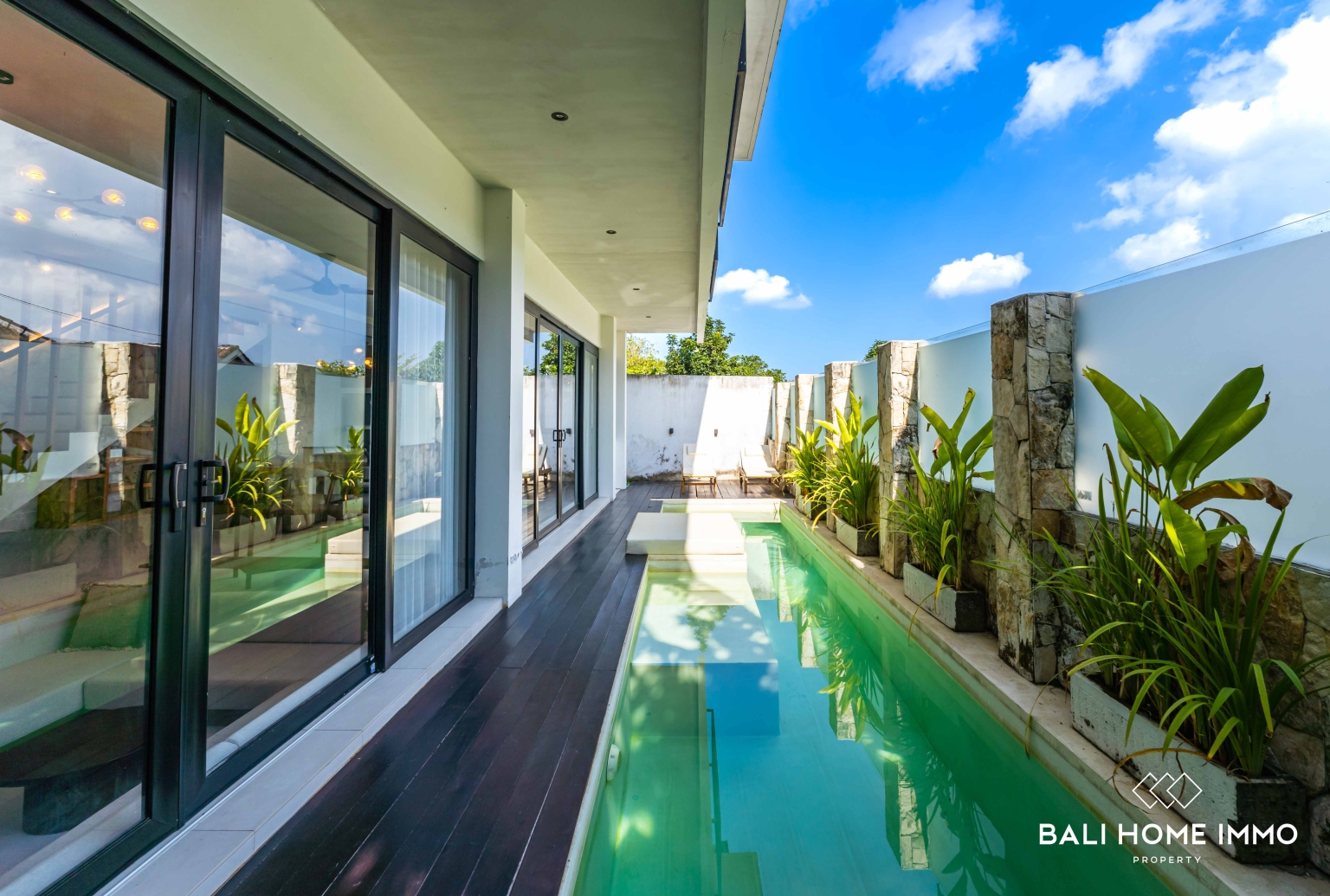 Beautiful 3 bedrooms villa for sale leasehold in Bali Canggu residential side view 22