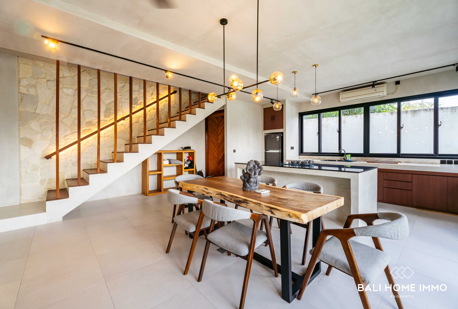 Beautiful 3 bedrooms villa for sale leasehold in Bali Canggu residential side view 11