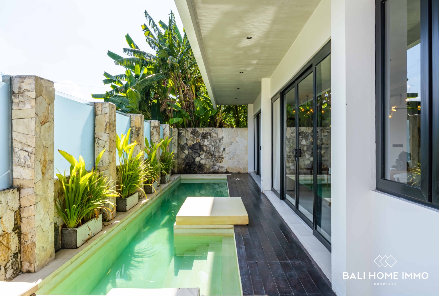Beautiful 3 bedrooms villa for sale leasehold in Bali Canggu residential side view 23