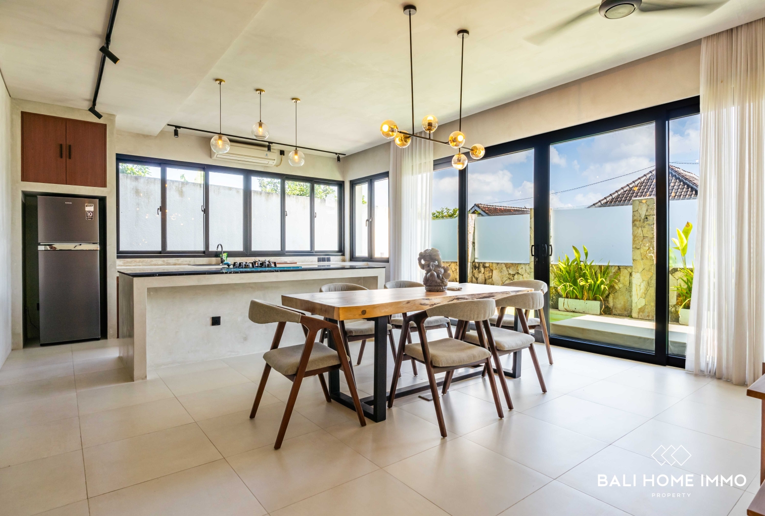 Beautiful 3 bedrooms villa for sale leasehold in Bali Canggu residential side view 10