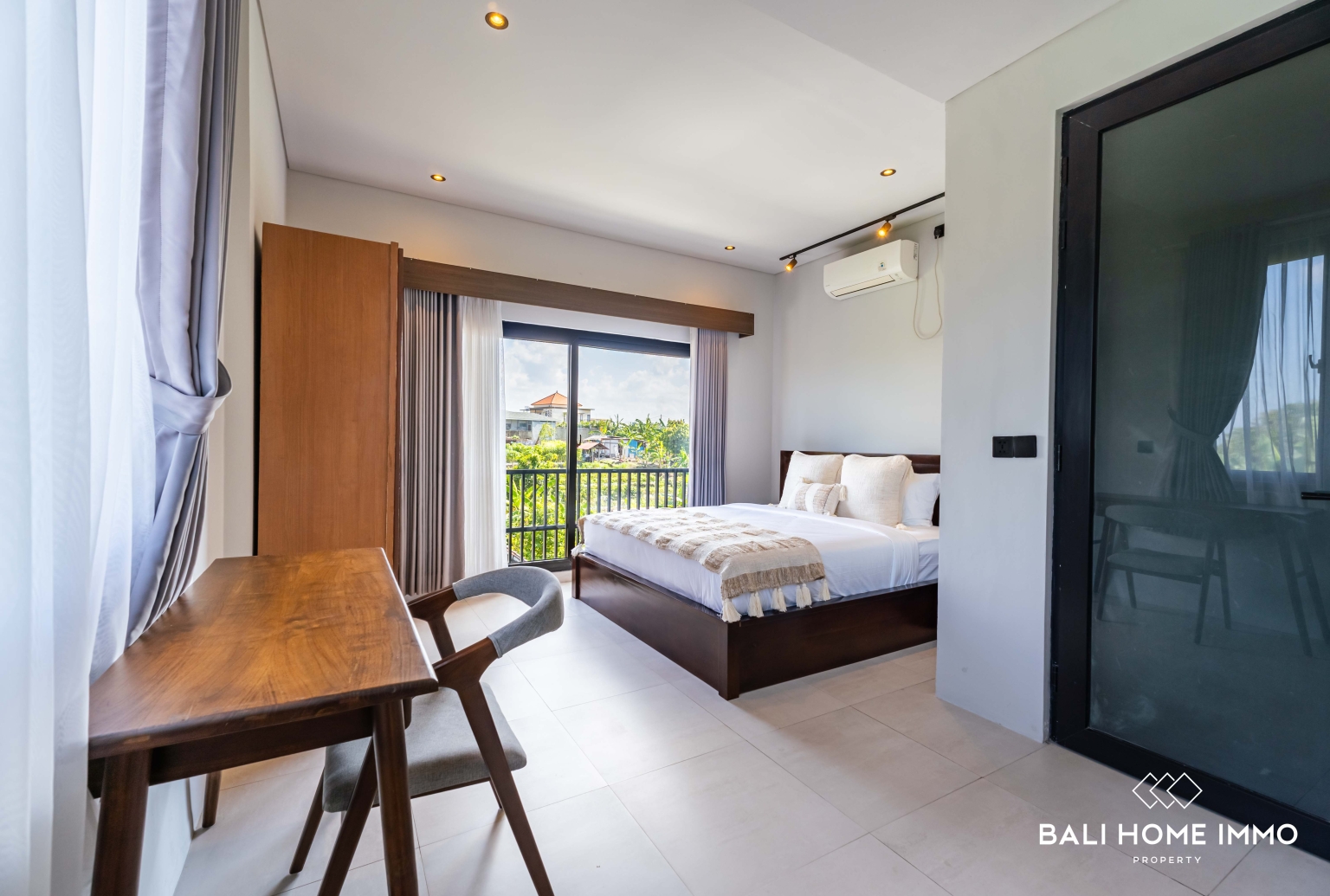 Beautiful 3 bedrooms villa for sale leasehold in Bali Canggu residential side view 16