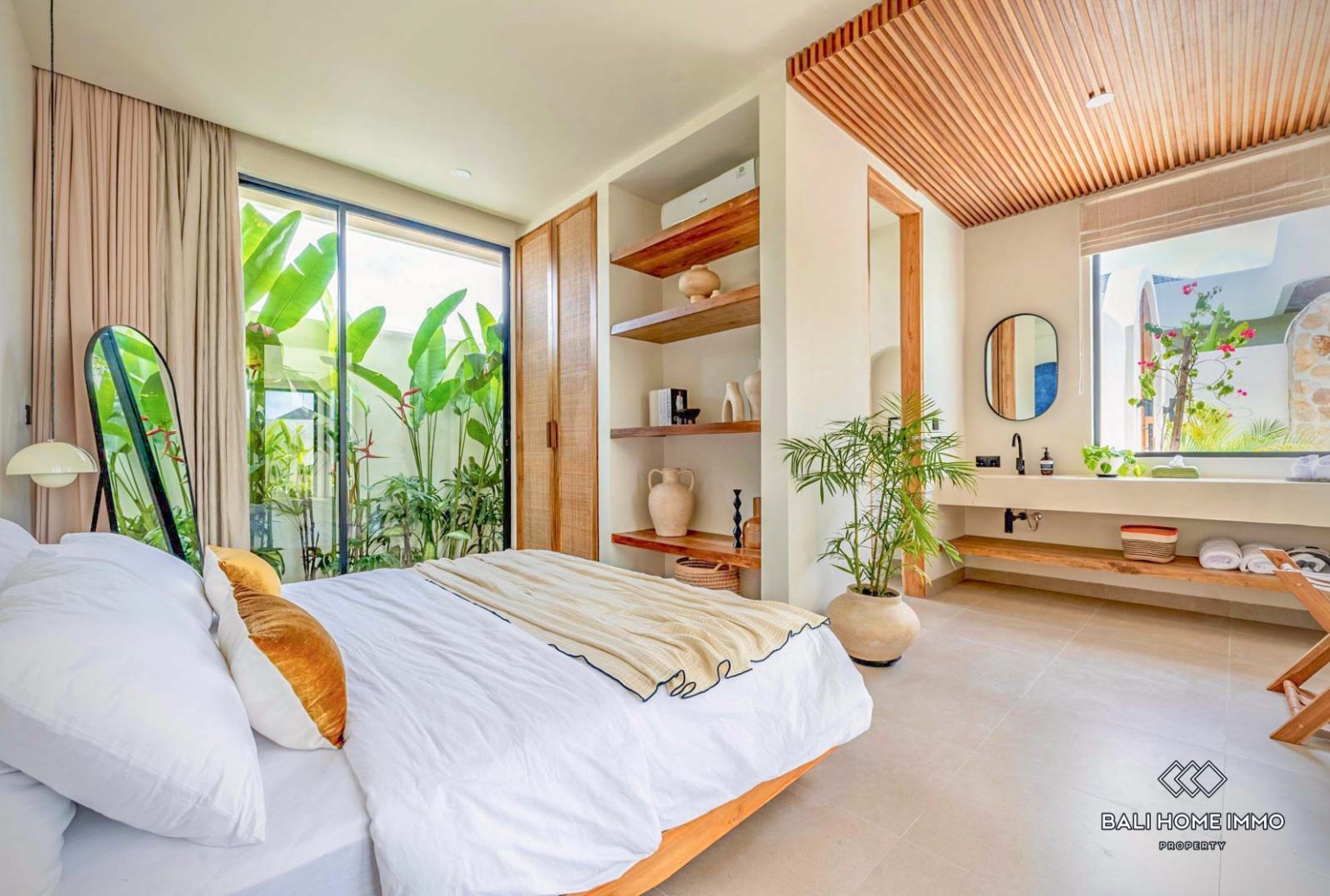 Beautiful 3 Bedrooms villa for sale leasehold in Bali, Pererenan, Tumbak Bayuh view 6