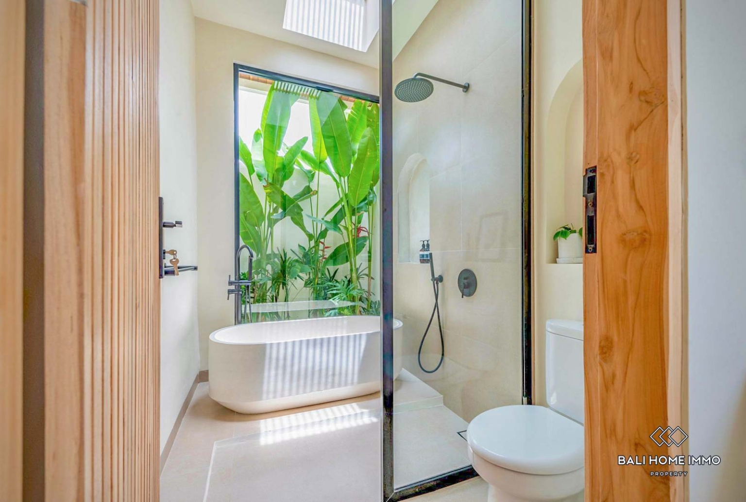 Beautiful 3 Bedrooms villa for sale leasehold in Bali, Pererenan, Tumbak Bayuh view 12
