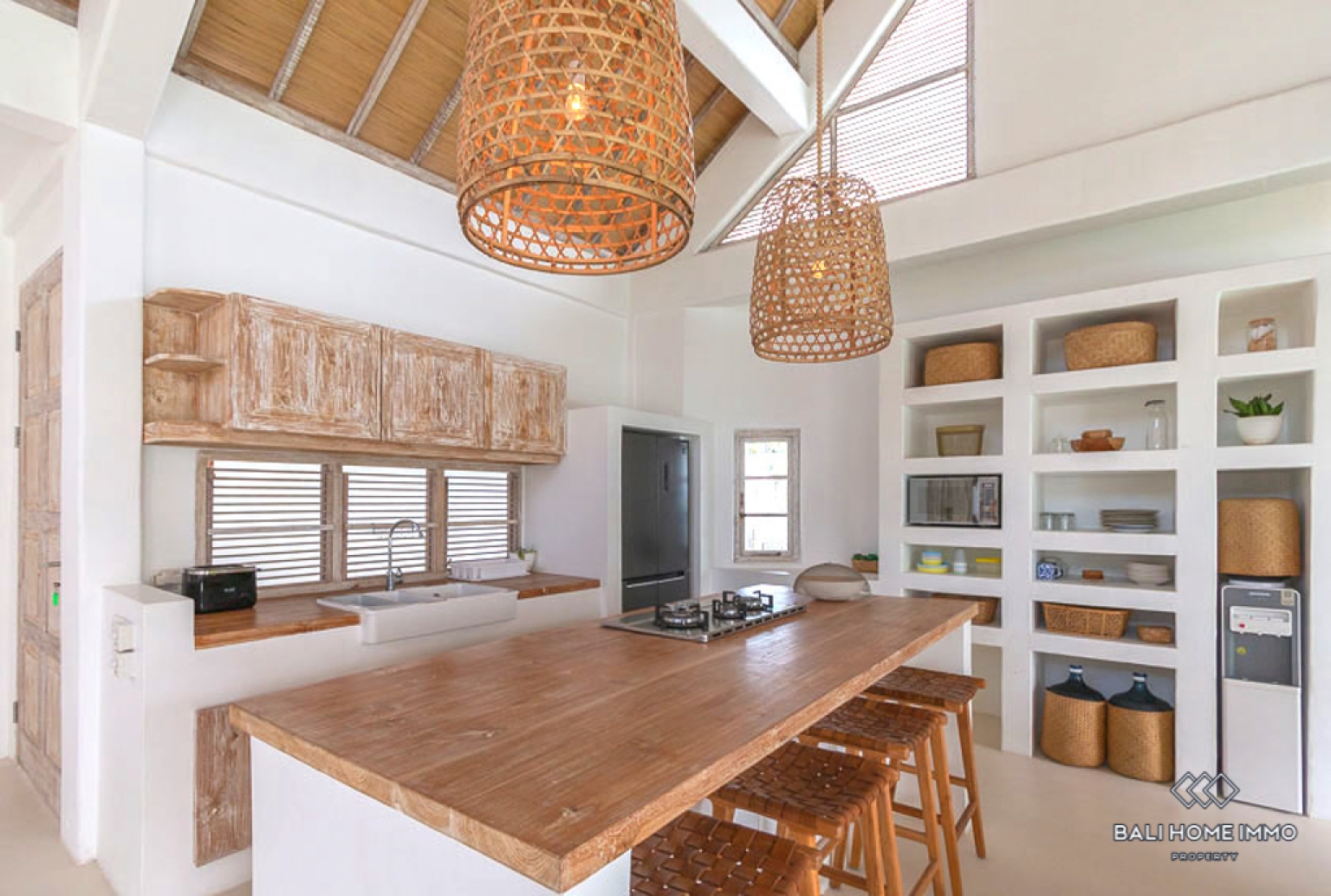 Villa Indah 4 Kamar Disewakan di Bali Umalas view 9