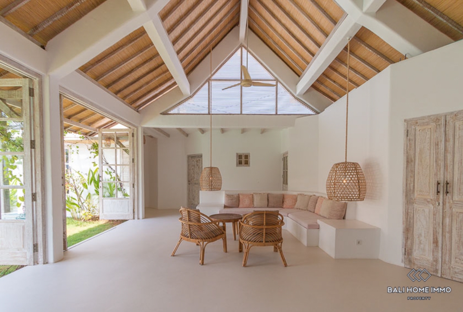 Villa Indah 4 Kamar Disewakan di Bali Umalas view 3
