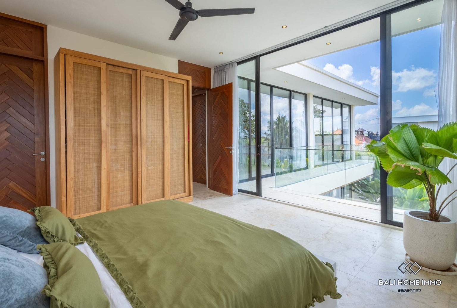 Beautiful 4 Bedrooms villa for sale and long term rental in Bali Cepaka view 19