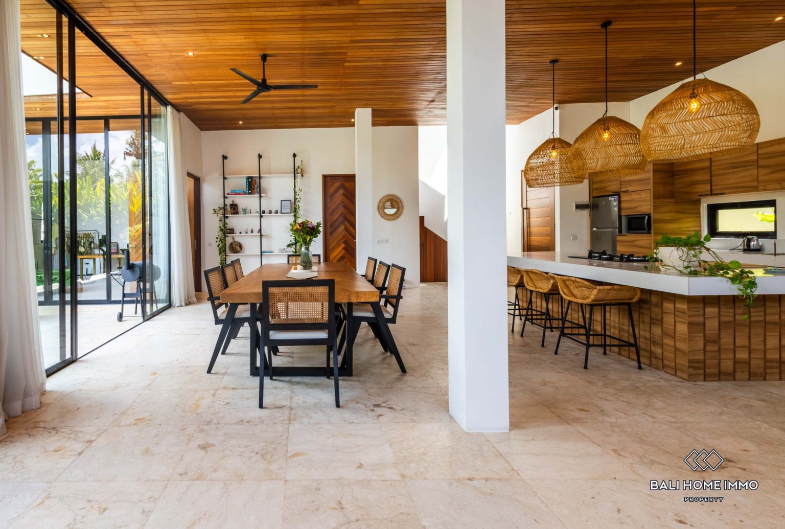 Beautiful 4 Bedrooms villa for sale and long term rental in Bali Cepaka view 7