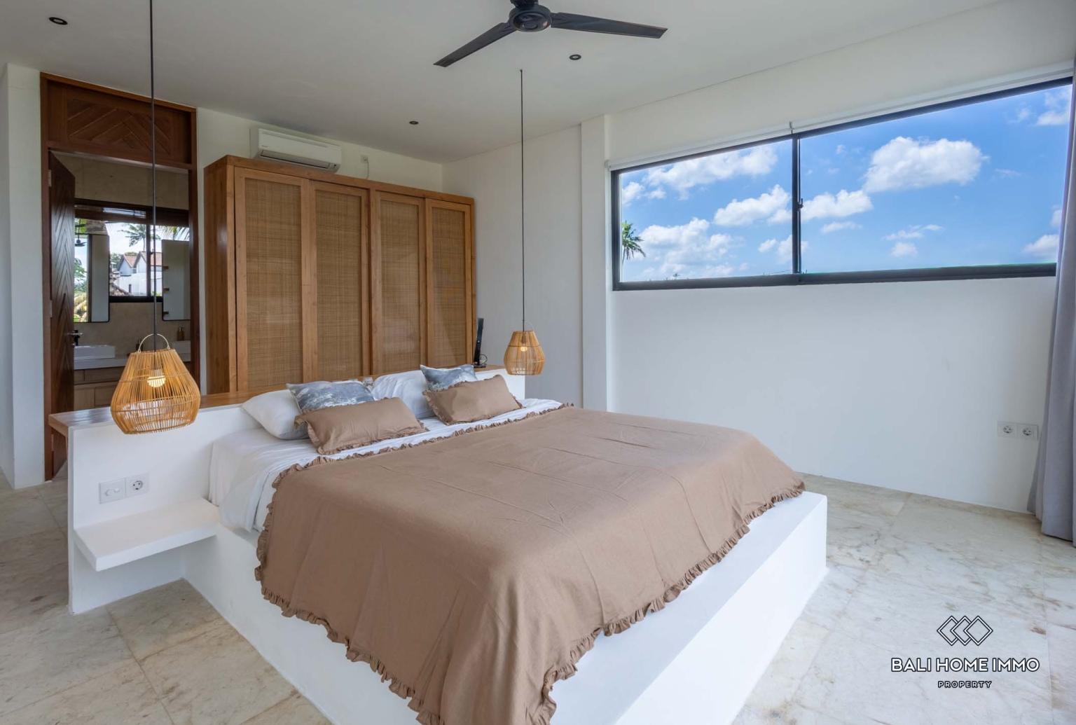 Beautiful 4 Bedrooms villa for sale and long term rental in Bali Cepaka view 15